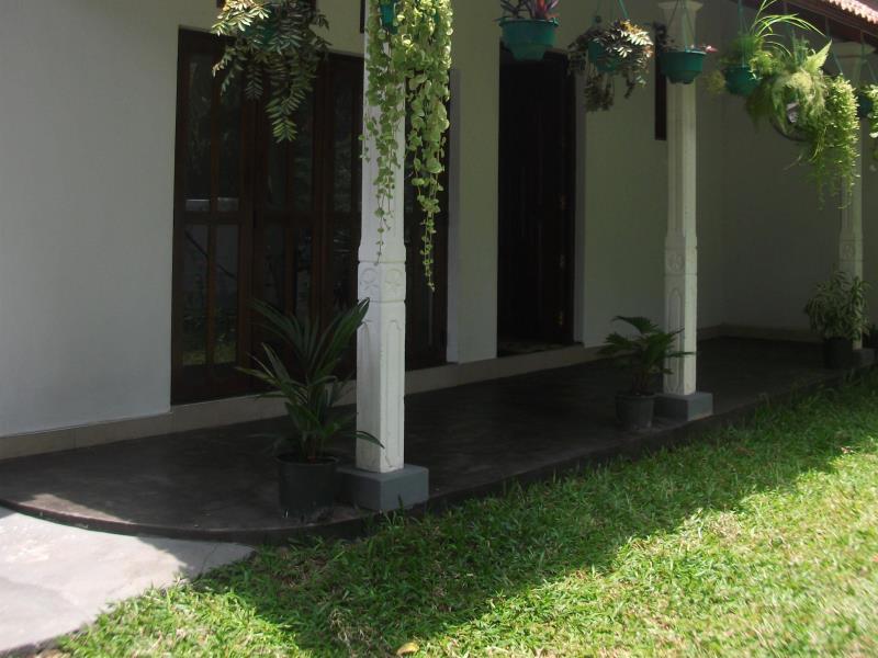 Chelli Homestay Negombo Exterior foto