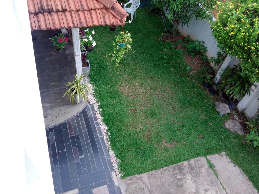 Chelli Homestay Negombo Exterior foto