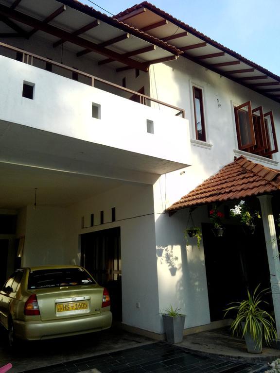 Chelli Homestay Negombo Exterior foto