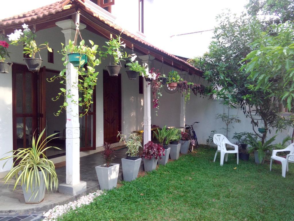 Chelli Homestay Negombo Exterior foto