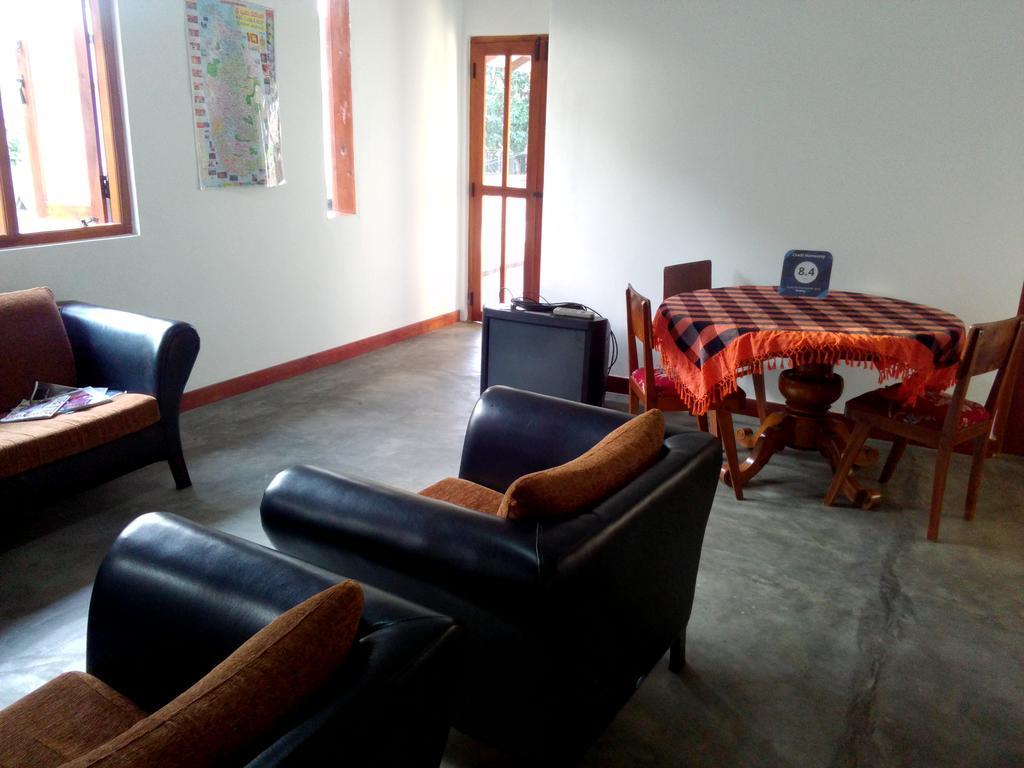 Chelli Homestay Negombo Exterior foto